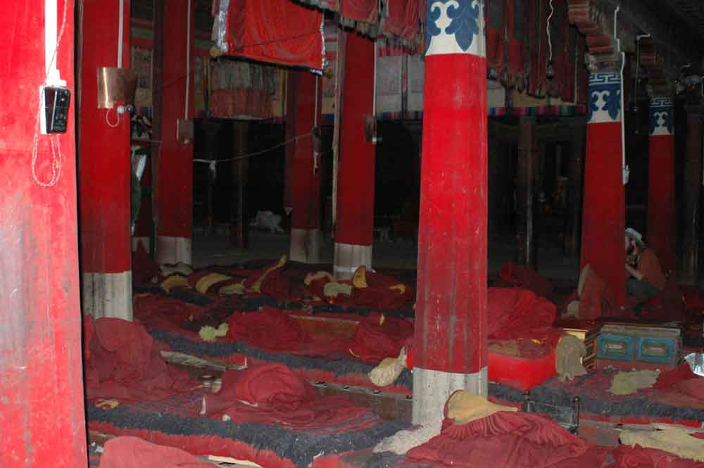 58 - Tibet - Gyantse, monasterio de Phalkor, dormitorio